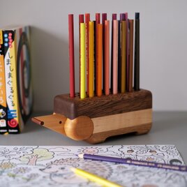 ハリネズミの色鉛筆立て(24色対応)