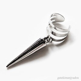 スパイクの３連風イヤーカフ