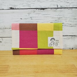 ぴったりが嬉しい！スリム通帳ケース モザイク柄