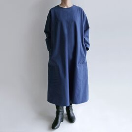 国産綿麻キャンバス（青）のシンプルなワンピース