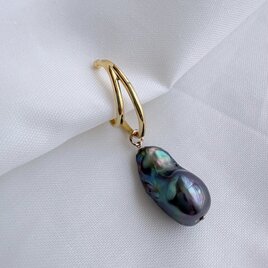 一点もの【片耳】大ぶり照り綺麗なブラックバロック真珠パールイヤーカフ Black Baroque Pearl Ear Cuff