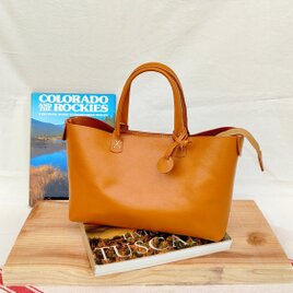 【姫路レザー】手縫いのジャーニートートバッグ（メンズ/レディース/シンプル/ファスナー/軽い/通勤/旅行)キャメル