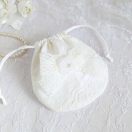 上品なホワイトローズのミニ巾着