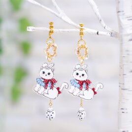 ペルシャ猫とてんとう虫のアクセサリー