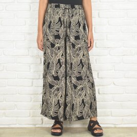 大人のモンステラフレアパンツ（ワイドパンツ）　ブラック