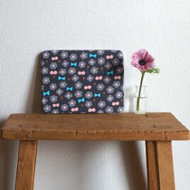 「 flower pop（ sweet charcoal ）」＜ iPadケース ＞【手帳型ソフトタイプ】