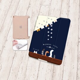 手帳型iPadケース【バックカバー：ソフトタイプ】片面印刷/カメラ穴有【にゃんこのしっぽⅡ《ネイビーブルー》】（名入れ可））