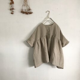 生成りリネンのふんわりトップス(107)