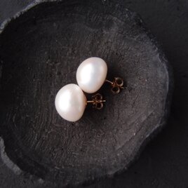 【K14gf】Baroque Pearl Earrings／White・バロックパール スタッドピアス（13mm）