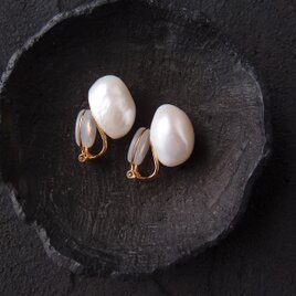 【SV】Baroque Pearl Earrings／White・大粒バロックパール クリップイヤリング