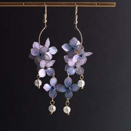 紫陽花とキラリと輝く雨粒のピアス/イヤリング　