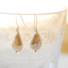 ドロップ形パールのピアス　１４kgf