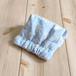 手のひらサイズ　葉っぱ刺繍　バネ口ミニポーチ　8cm口金　ライトブルー　699
