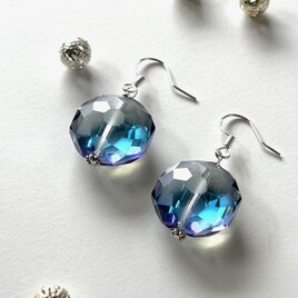 【訳あり・アウトレット品】ピアス　雪の結晶の様なカットガラスビーズ　青　水色　透明　冬　氷　大きめ　大振り　大ぶり
