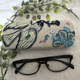 ✳︎ ✳︎ ハンドメイド★ミナペルホネンfollowing day刺繍メガネケース リネン生成りＢ