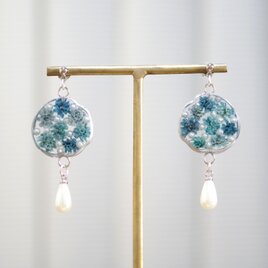 レジンアート　スライスアゲートとドロップパールのピアス〈花の褥〉