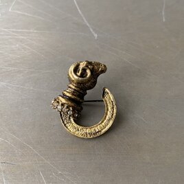 Vintage retro crystal bijou ram brooch