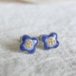 七宝焼｜小さな花のピアス　ネイビー　ネモフィラ　大人かわいい　ノンホールピアス