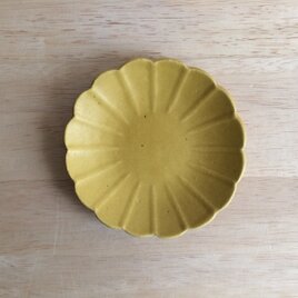 輪花小皿（イエローマット）