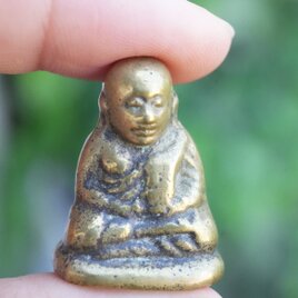 仏陀僧侶様・タイ国 置物 お守り アミュレット2605