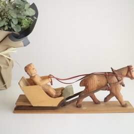 スウェーデンで見つけた木製の馬ソリオブジェ No.5945