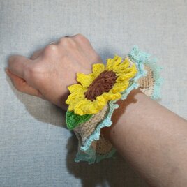 ひまわり咲くリネンコットンのシュシュ|シュシュブレスレットにも◎ベージュ×ハッカ色（薄緑）