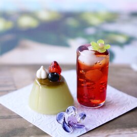 ガラスのストロベリーソーダとプリンセット★ガラスのミニチュ喫茶店★