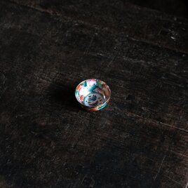 見込みに蝶々◆花や果実。中国景徳鎮　色絵金彩小ぶり猪口　茶杯　カラフル　チャイナレトロ　シノワズリ　工芸品