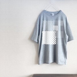 ドットでチェック　パターン　Tシャツ（グレー）