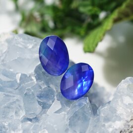 ブルーシェルと水晶による虹の光抱くピアス・イヤリング可　～朧夜（おぼろよ）