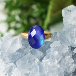 ブルーシェルと水晶による虹の光抱くリング　～朧夜（おぼろよ）