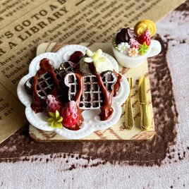 155 ＊チョコクマさんのワッフルセット＊　ミニチュアスイーツ　ドールハウス　リカちゃん　クレイケーキ　YUMEmini