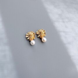 マーガレットの花パールピアス