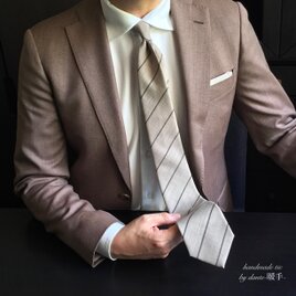 【受注製作】ベージュ　ストライプ　ネクタイ　プレゼント　ギフト【別途】名入れ　メッセージ　イニシャル　刺繍　父の日