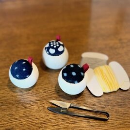 【磁石入り】お裁縫にもデスクワークにも。ベルカップと古布絣ピンクッション受注製作