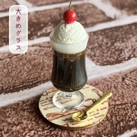 208 ＊【大きめ】コーヒーフロート＊　ミニチュアスイーツ　ドリンク　ドールハウス　フェイクフード　オブジェ　YUMEmini