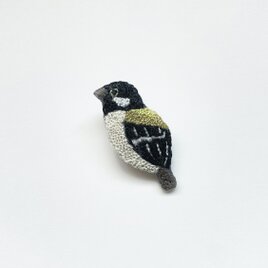 【受注制作】刺繍ブローチ「シジュウカラ」