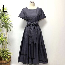 着物リメイク　大島紬ギャザーワンピース　2WAY ロング　ゆったり　L 紺色