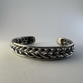受注生産【Double Twist Bangle】/ 職人手仕事　研磨仕上げ　ステンレス　バングル