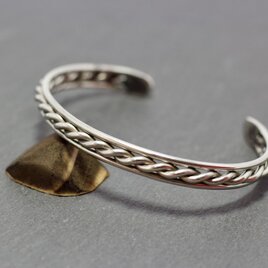 受注生産【Single Twist Bangle】/ 職人手仕事　研磨仕上げ　ステンレス　バングル