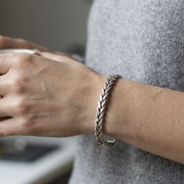受注生産【Flat Double Twist Bangle】/ 職人手仕事　研磨仕上げ　ステンレス　バングル