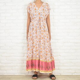 レトロな雰囲気が可愛いヴィンテージ調の花柄Vネックフリルワンピース　ピンクオレンジ　大きいサイズあり