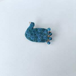 "蒼く蒼く" 穏やかな水鳥さん/手刺繍鳥ブローチ
