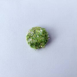 　"shinryoku" ひかり溢れる新緑グリーン　/手刺繍丸型スパンコールブローチ