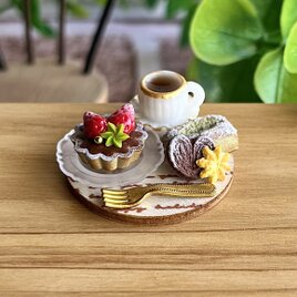 332 ＊小さな抹茶のタルトセット＊　ミニチュアスイーツ　ドールハウス　インテリア　シルバニア　食品サンプル　YUMEmini