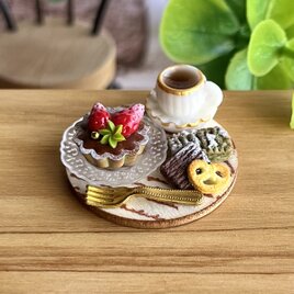 334 ＊小さな抹茶のタルトセット＊　ミニチュアスイーツ　粘土　ドールハウス　フェイクフード　ねんどろいど  YUMEmini