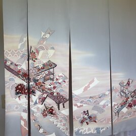 訪問着着物リメイク暖簾　アンティークなデザイン　お部屋のオシャレ　横幅〜131-丈〜116