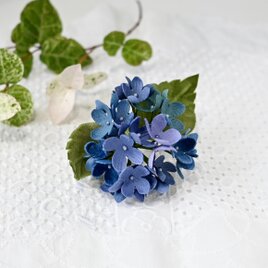 布花　ありそうでなさそうなブルーパープルのあじさいのコサージュ