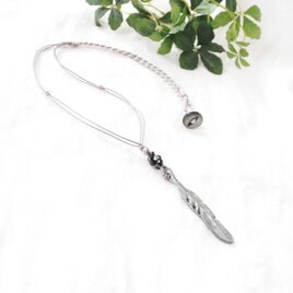 Feather Pendant（ピューター×ブラックスピネル）