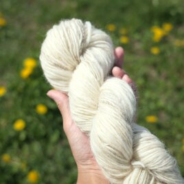 52g/137m ペレンデール　甘撚り手紡ぎ糸